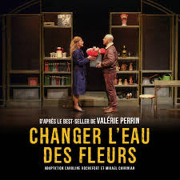 Changer l'eau des fleurs